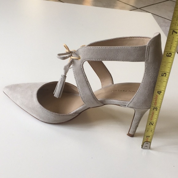 Ann Taylor gray heel - Picture 3 of 8
